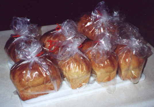 http://www.milkandhoneyfarm.com/sales/images/bread_make6.JPG